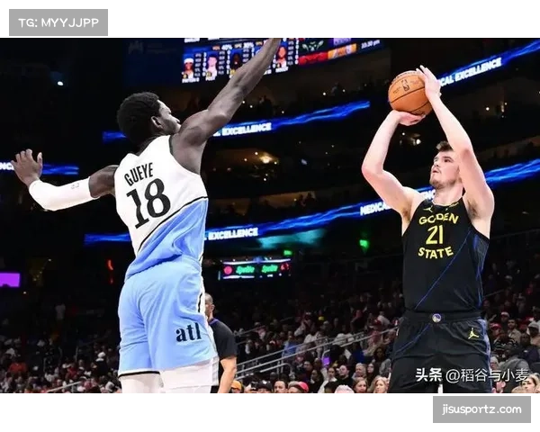 勇士角色球员补足内线短板，无球跑动破解太阳换防策略